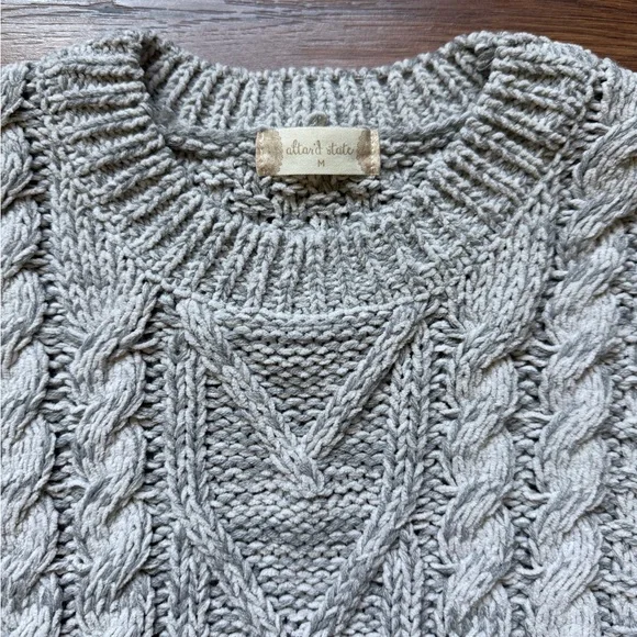 Altar’d State Women’s Gray Chunky Cable Knit Long Sleeve Sweater Size Medium - Picture 5 of 9